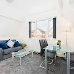 Sapphire Suite Moseley Mews, Birmingham By Staystaycations